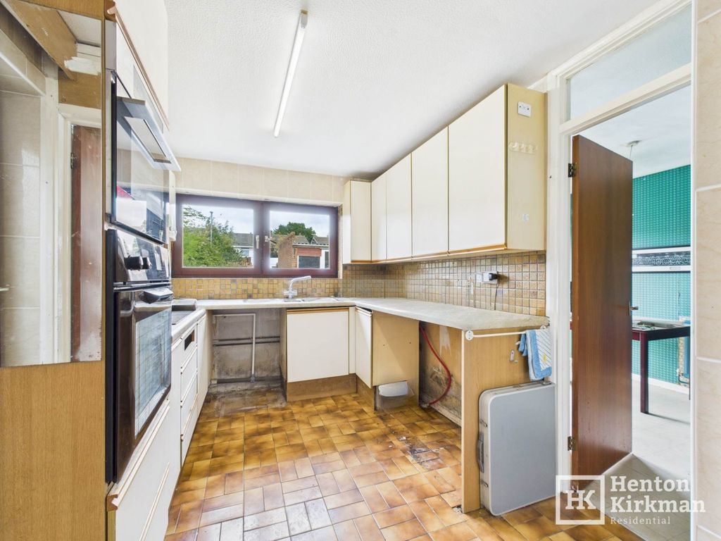 Property photo 3 of 16