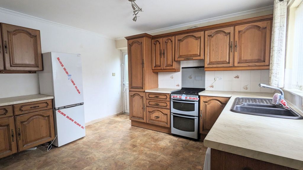 Property photo 3 of 18