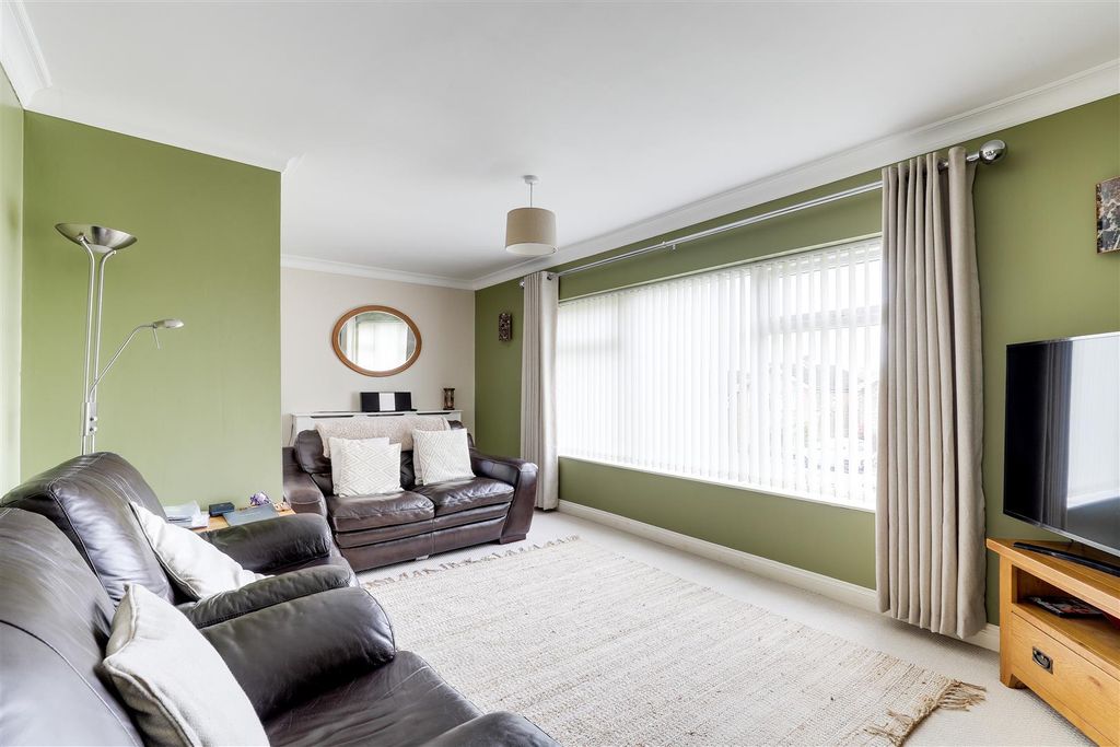 Property photo 2 of 21 5733.Jpg