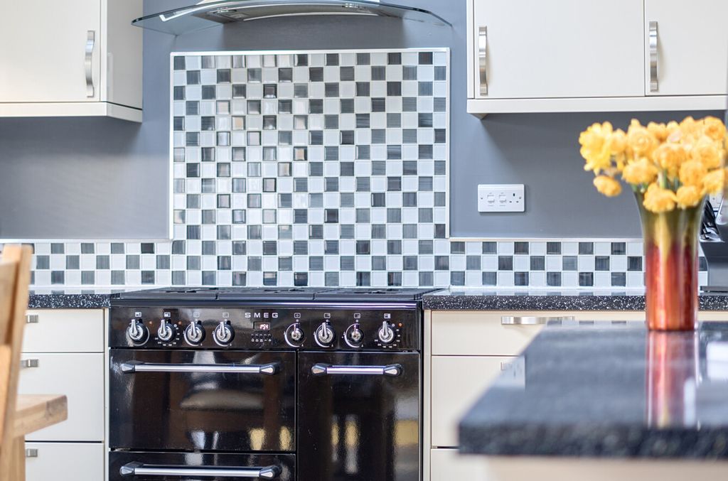 Property photo 3 of 17 Kitchen