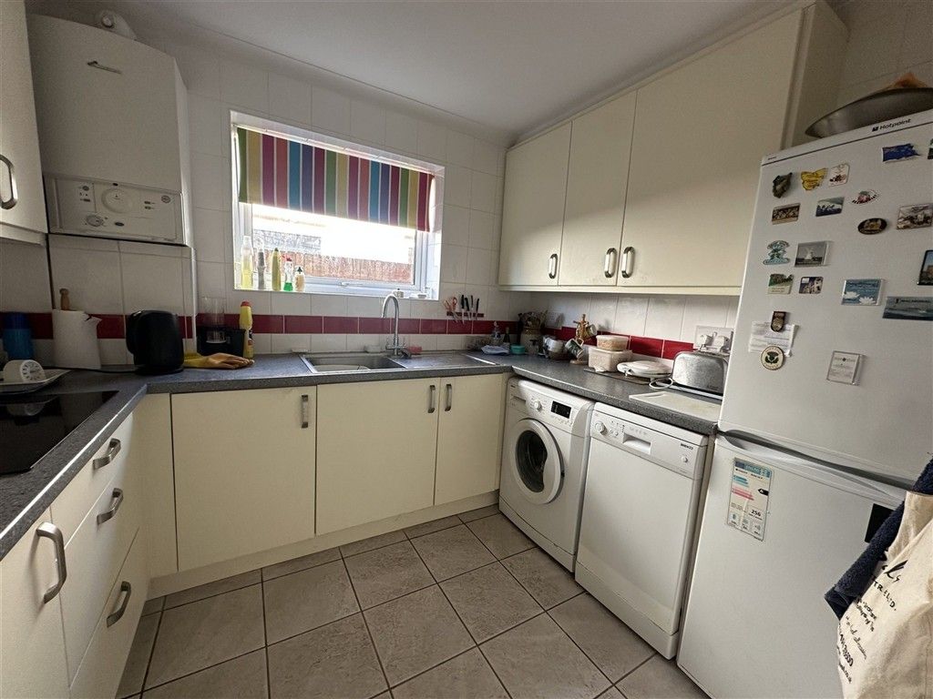 Property photo 3 of 7 Kitchen