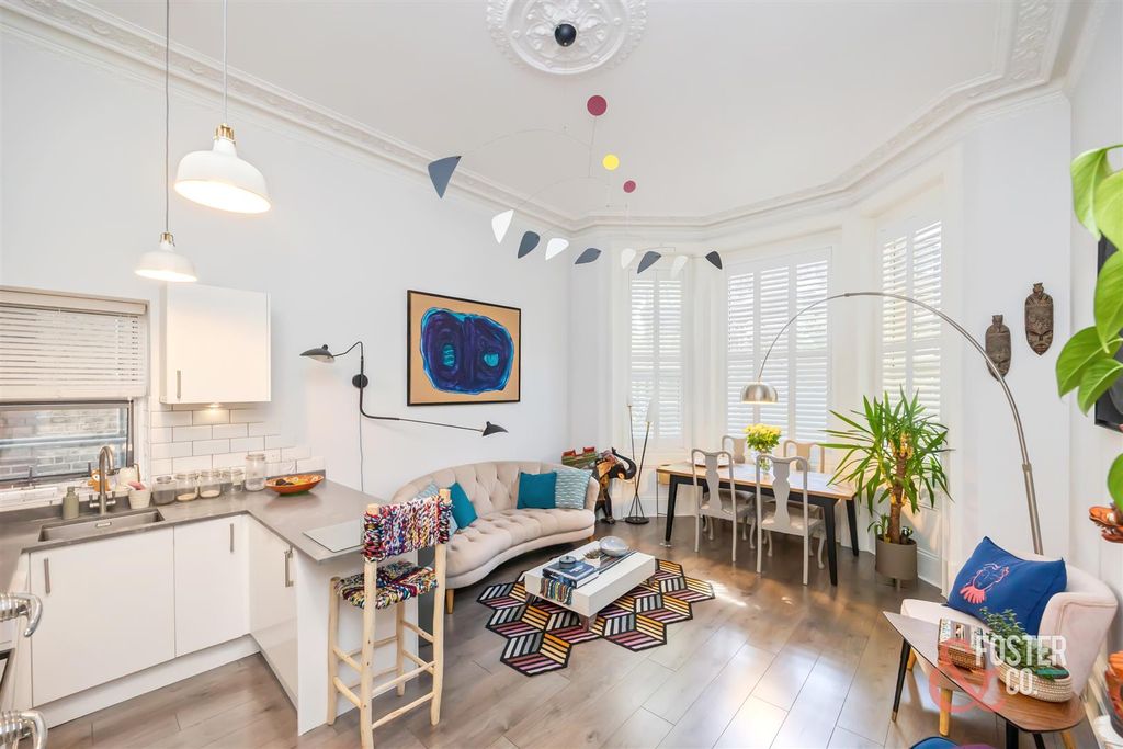 Property photo 2 of 17 Cromwell Road 16 Flat 1-006.Jpg