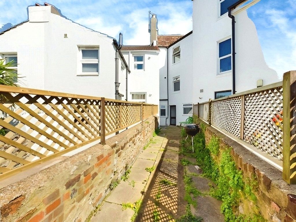 Property photo 3 of 13 Garden