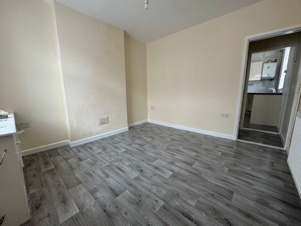 Property photo 3 of 6 Picture No. 02
