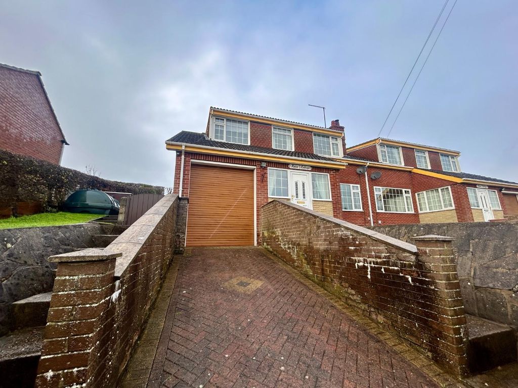 Property photo 2 of 25 Front Exterior