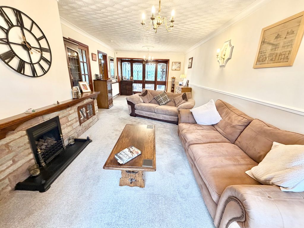 Property photo 2 of 31