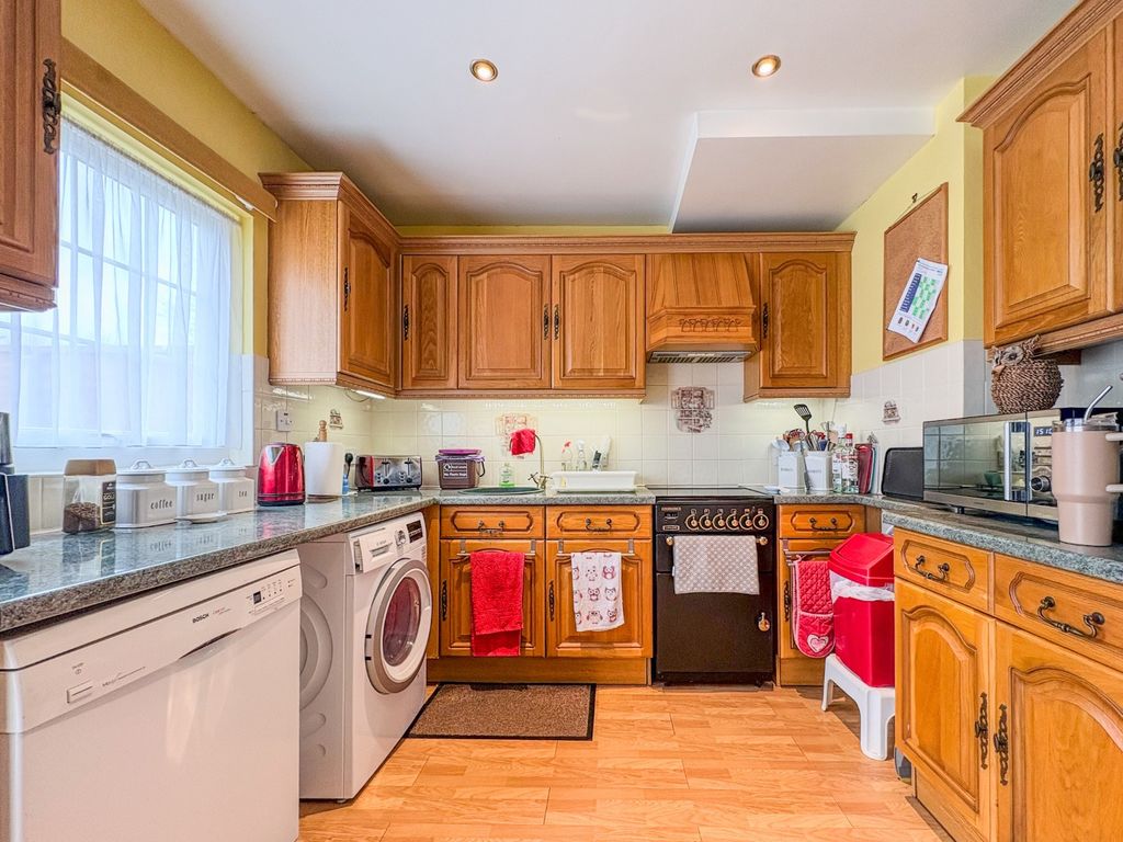 Property photo 3 of 14 4994152