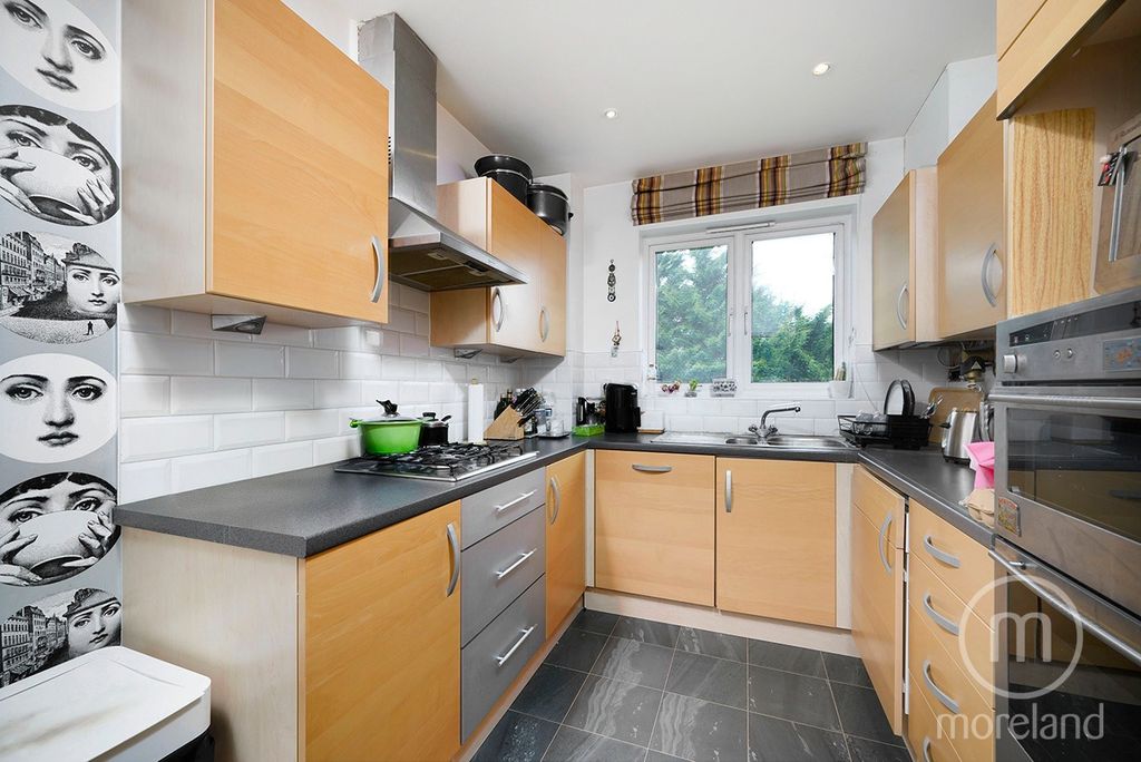 Property photo 3 of 13 4094746