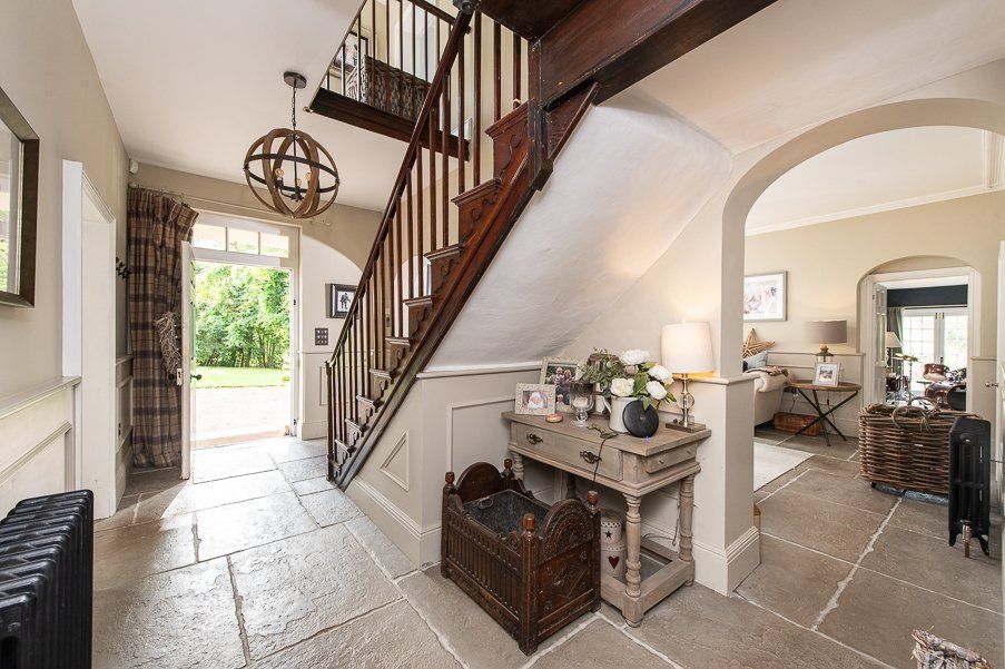 Property photo 3 of 26 Entrance Hall