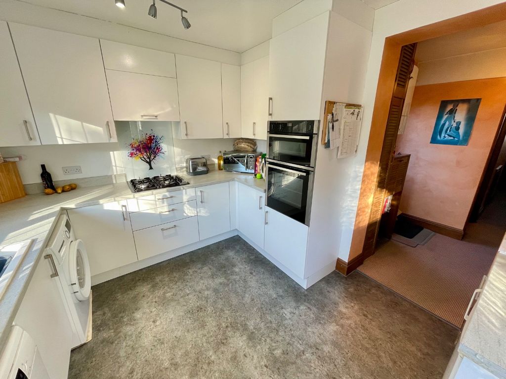 Property photo 3 of 13 4795473