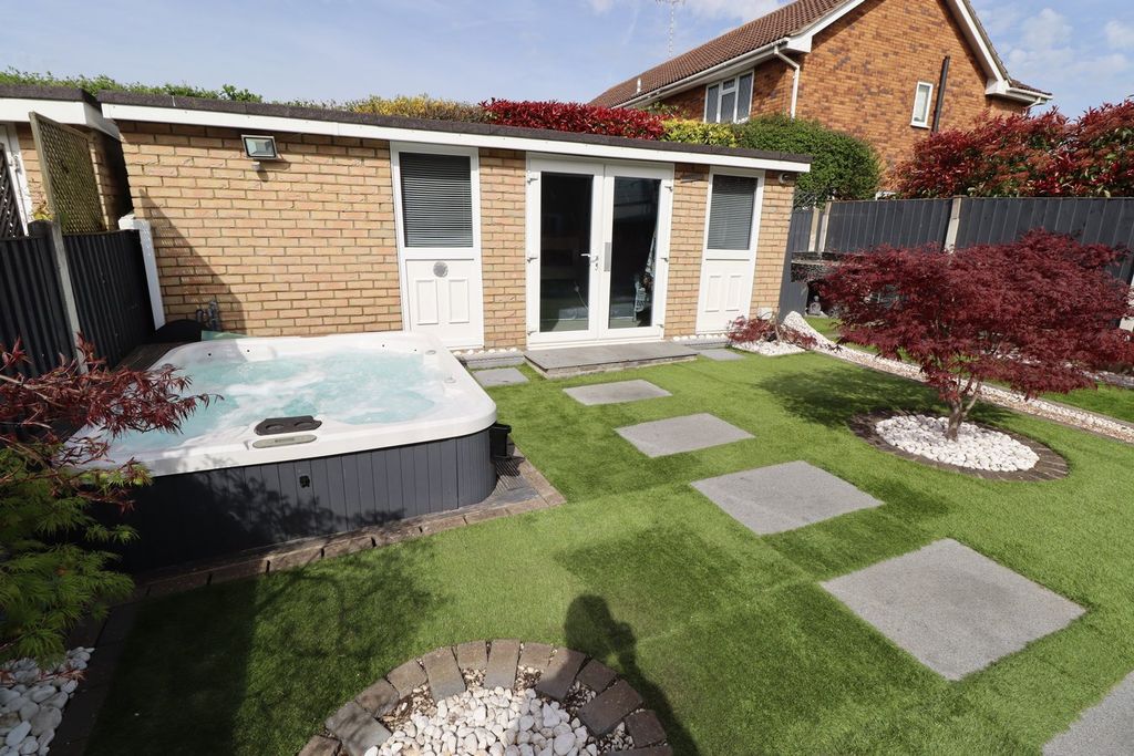 Property photo 2 of 25