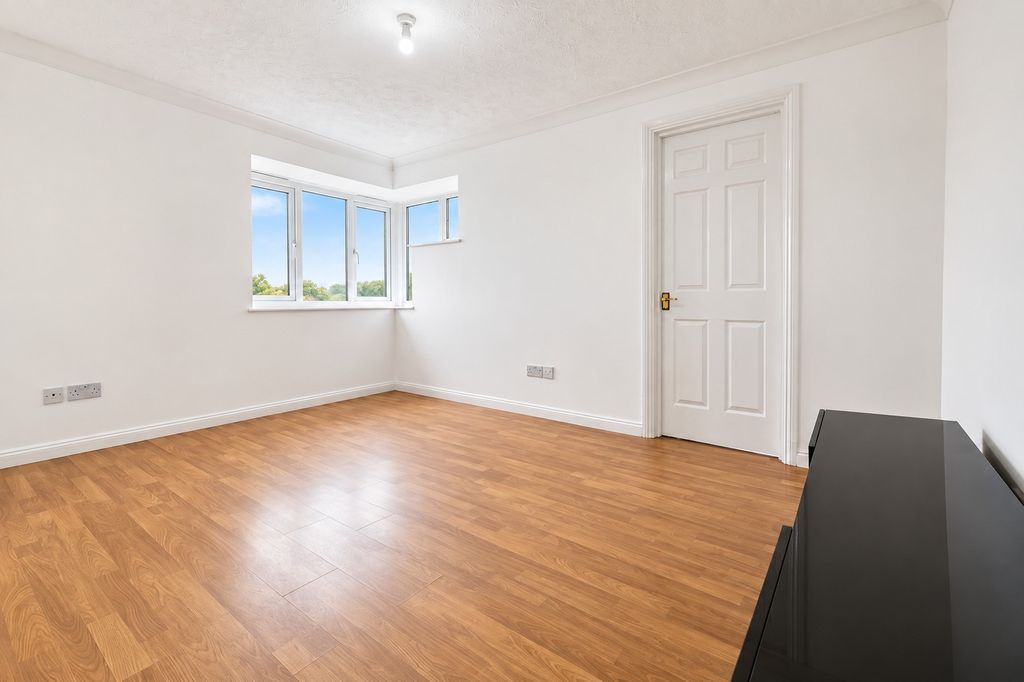 Property photo 2 of 7 5527633