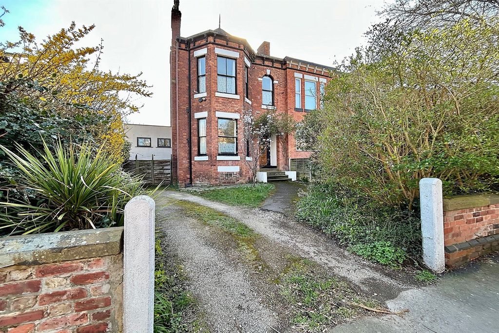 Property photo 1 of 34 (Main)