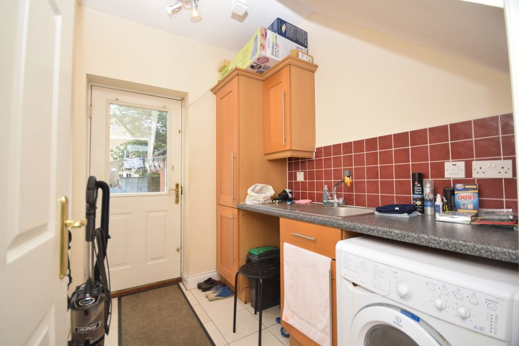 Property photo 2 of 16 Ground Floor Utility Room
