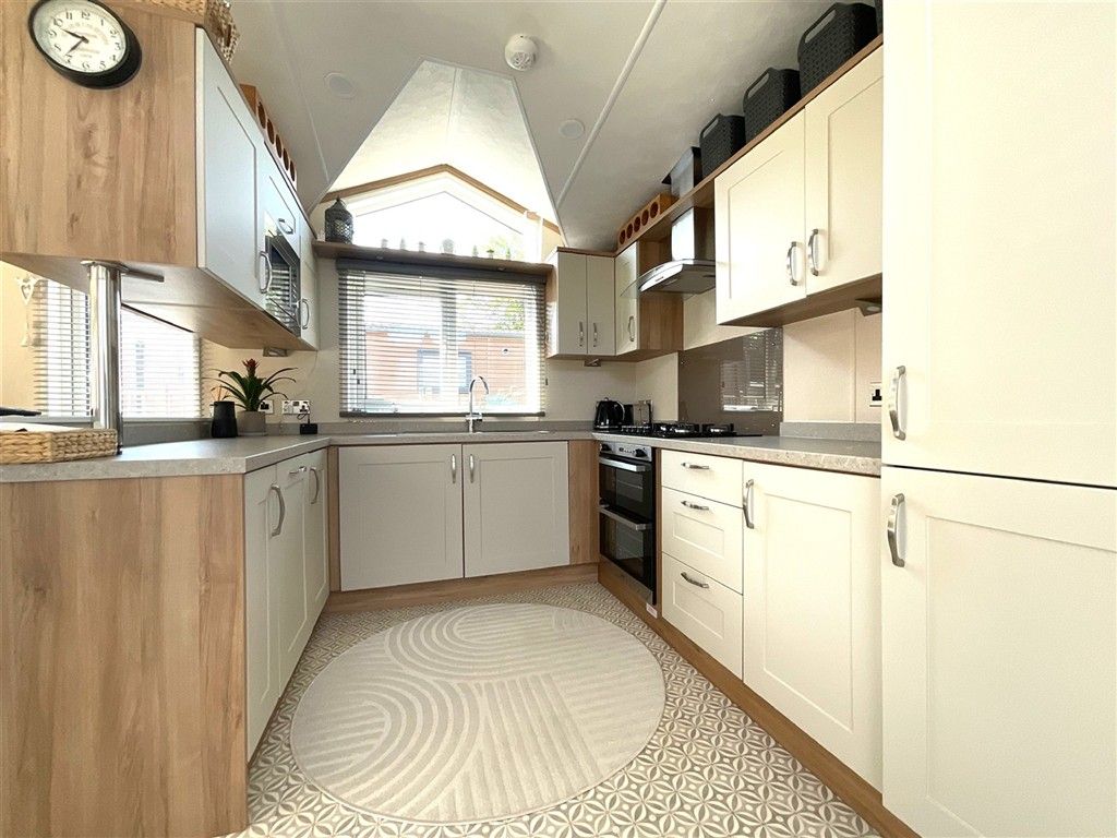 Property photo 2 of 14 Kitchen