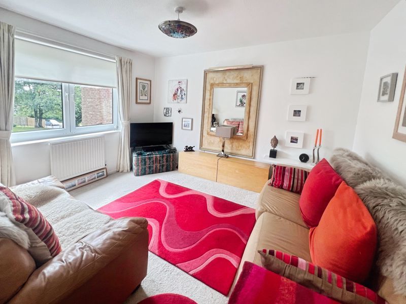 Property photo 2 of 18 Lounge