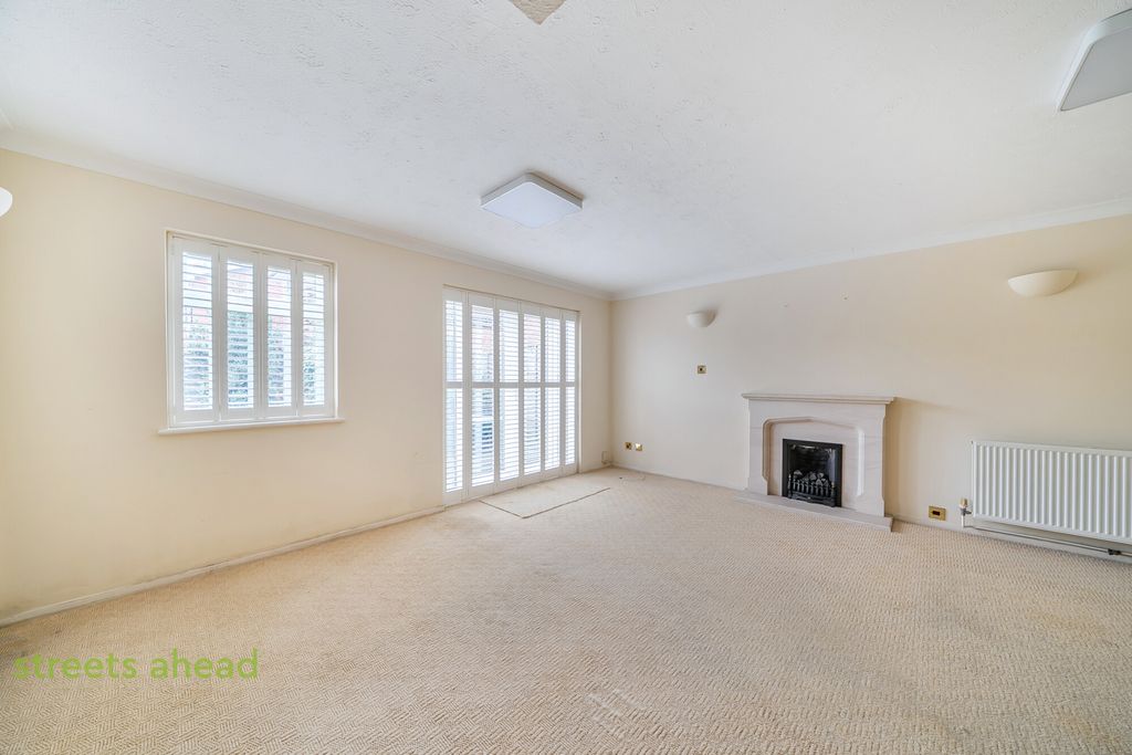 Property photo 2 of 16 5E148430-0d4F-486...