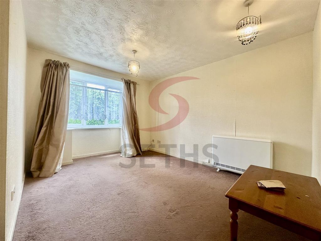 Property photo 2 of 5 Lounge