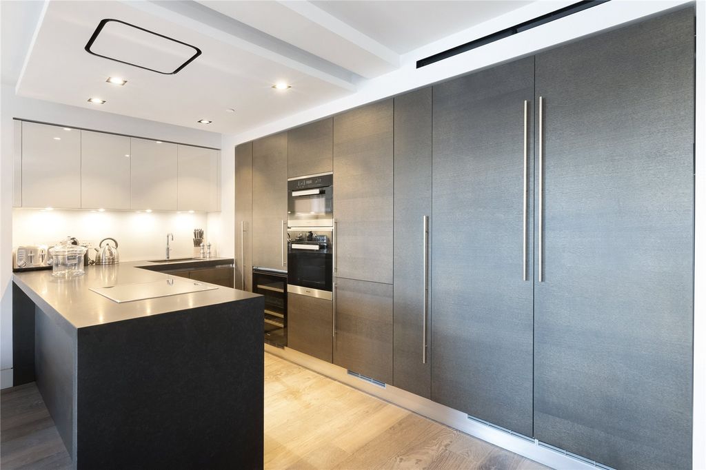 Property photo 2 of 11 Kitchen