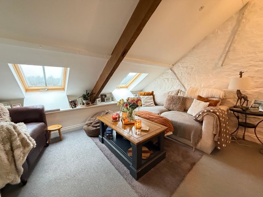 Property photo 3 of 25