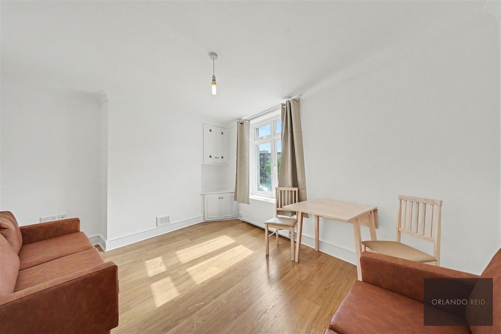 Property photo 1 of 12 6A Clapham High Street Sw4 7Ut-5.Jpg