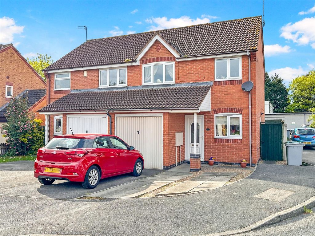 Property photo 1 of 17 Front Aspect 992