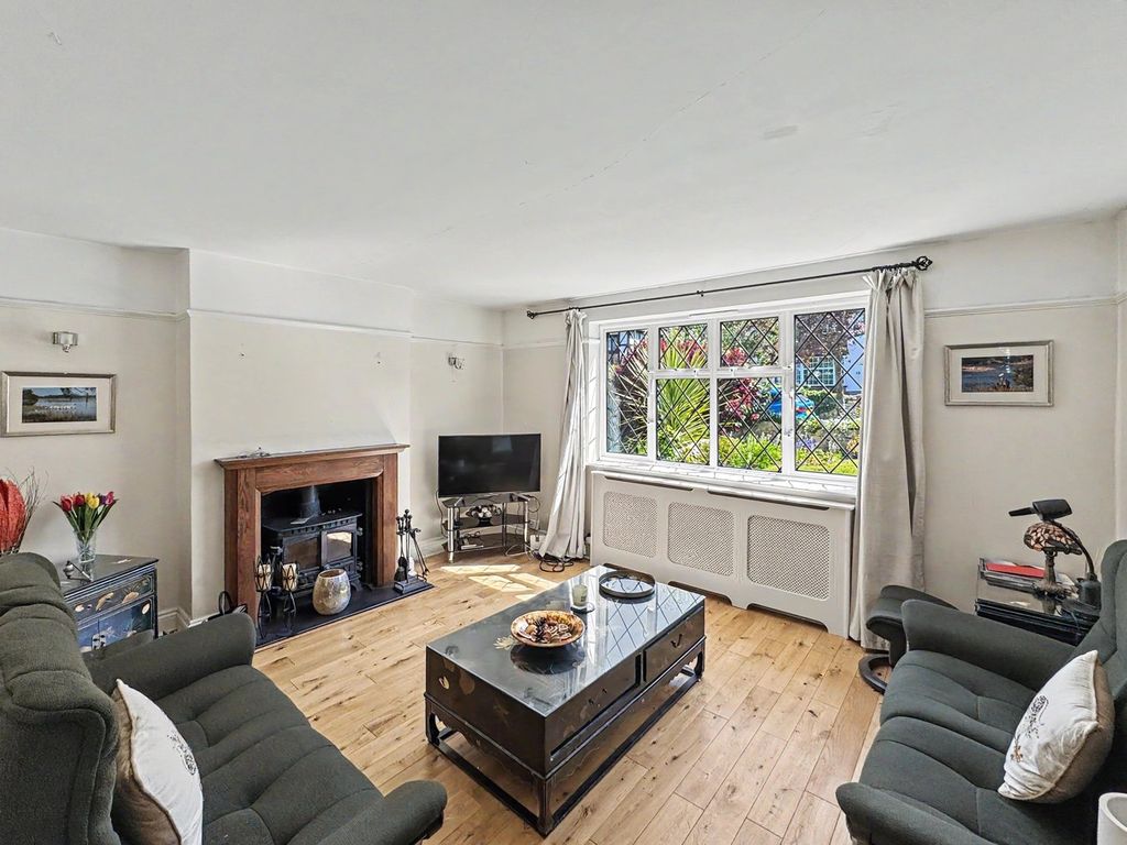 Property photo 2 of 24