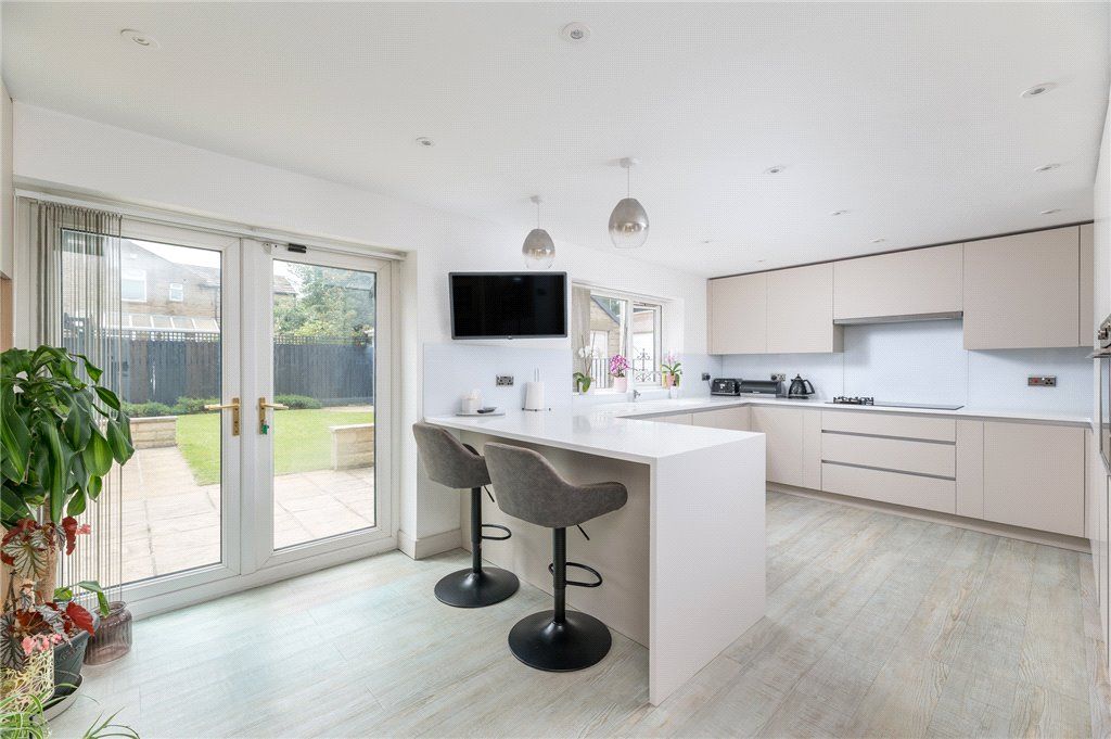 Property photo 3 of 33 Kitchen