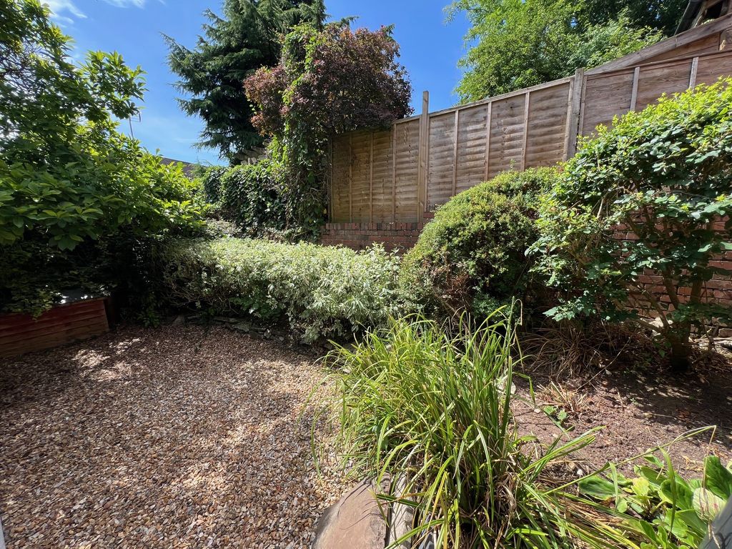 Property photo 3 of 11 67Cranbrookrd_Communalgardenrear