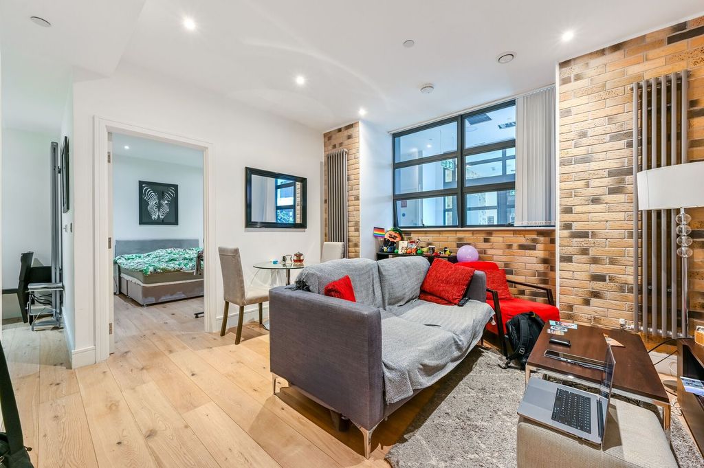 Property photo 1 of 6