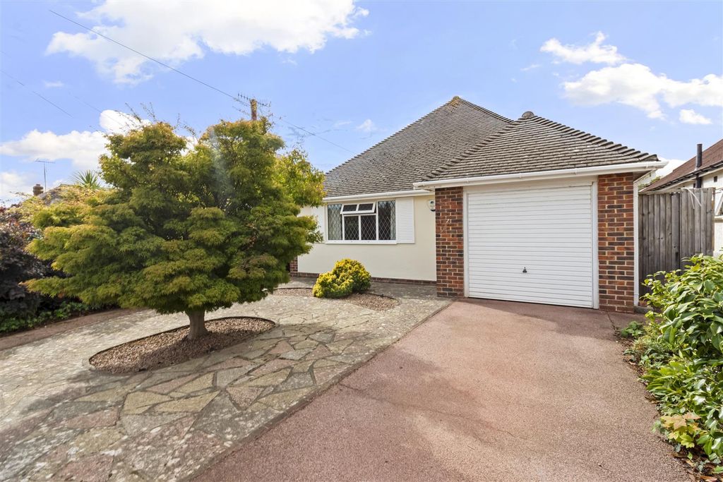 Property photo 1 of 21 9 Southsea Avenue-002.Jpg