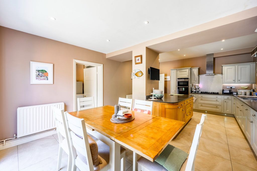 Property photo 2 of 37