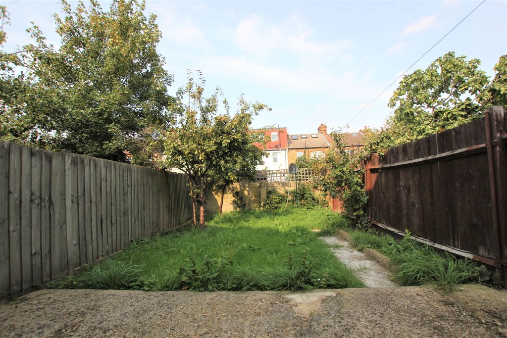 Property photo 2 of 11 Garden.Jpg