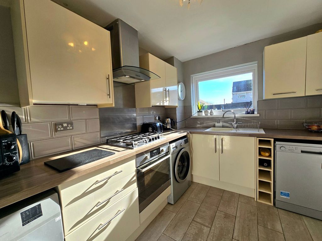 Property photo 2 of 21 Kitchen