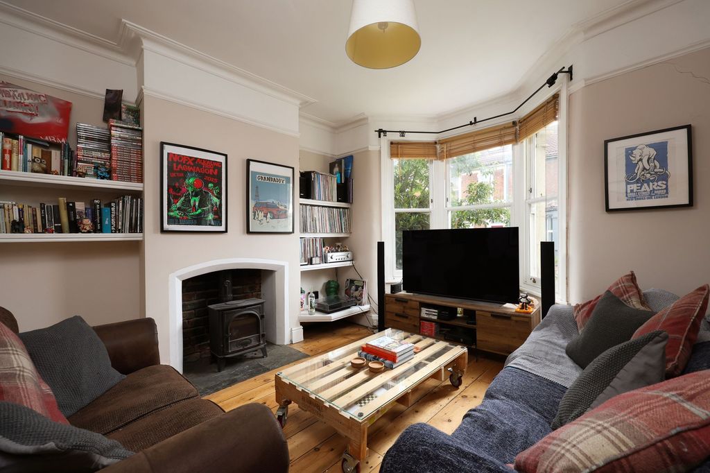Property photo 1 of 12