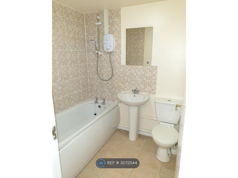 Property photo 3 of 10 Bathroom