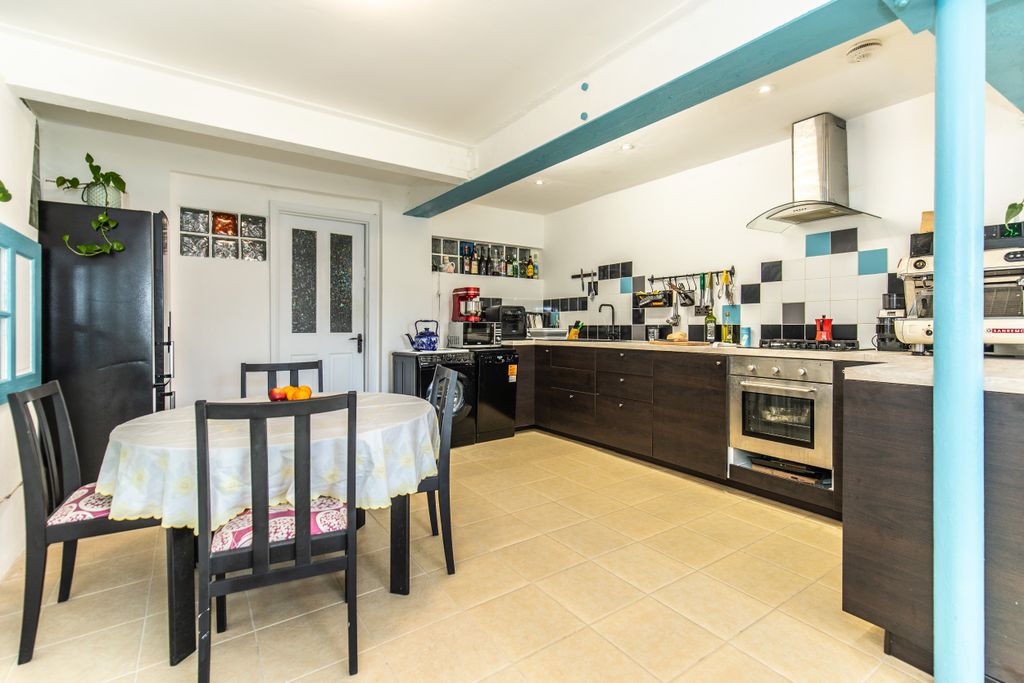 Additional image 4 of 2 bed flat for saleClarence Square, Brighton BN1