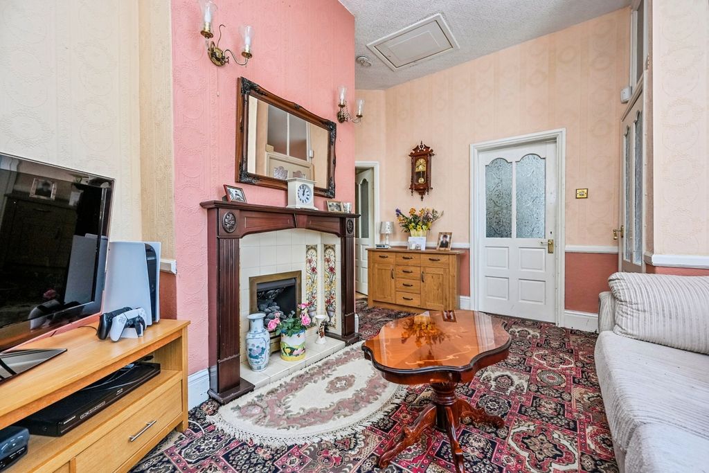 Property photo 3 of 17 Photo