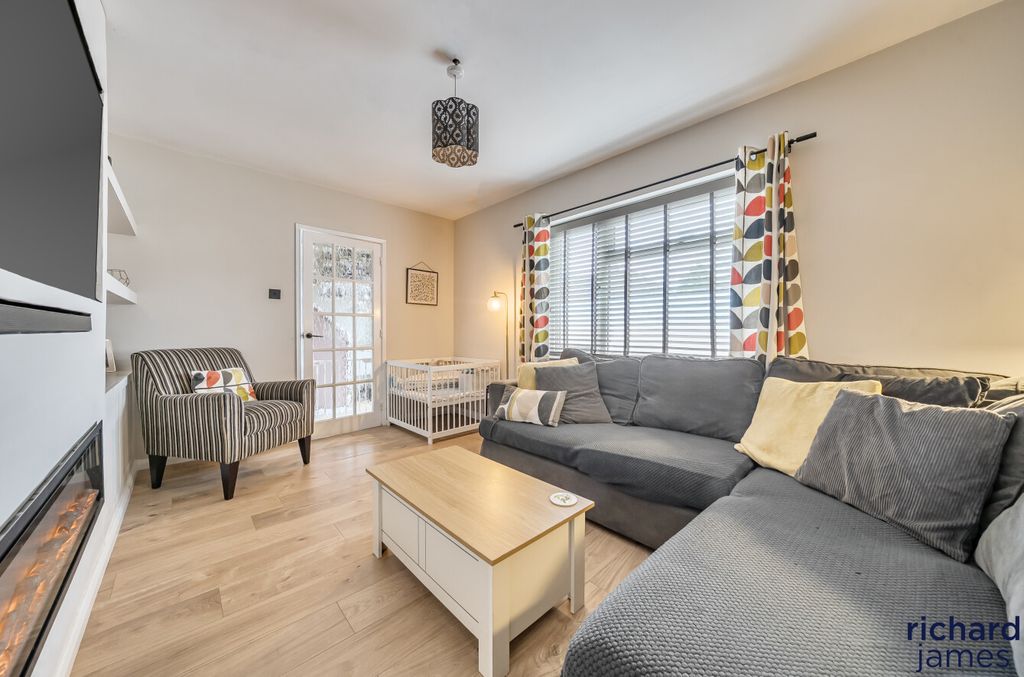 Property photo 3 of 13 791B9d0Afee945d08A8d8d3d29327867