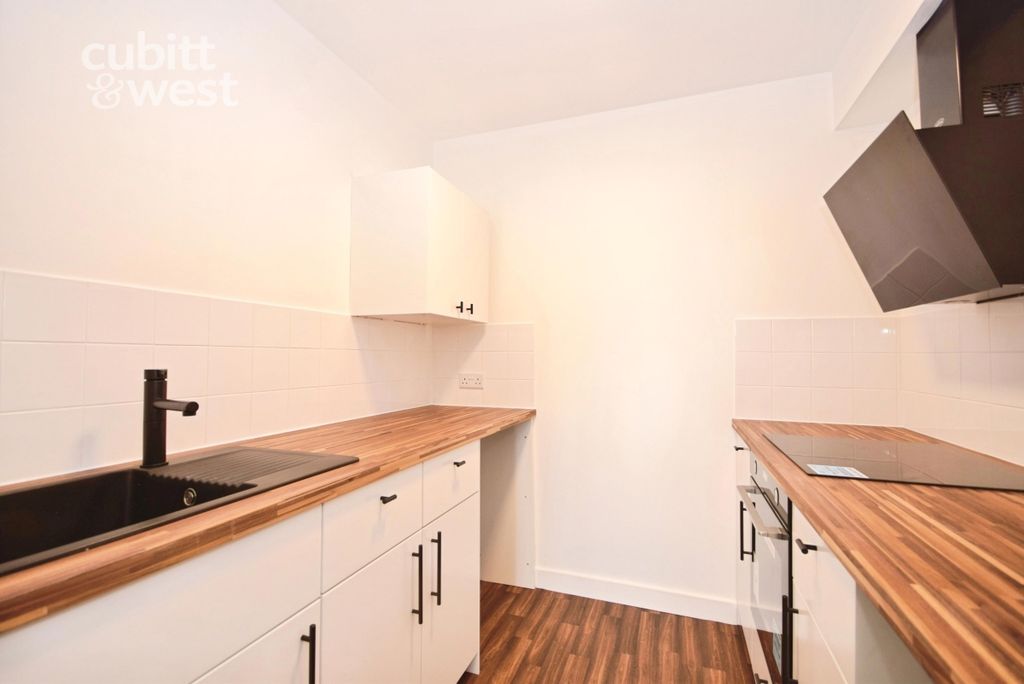 Property photo 2 of 9 Kitchen