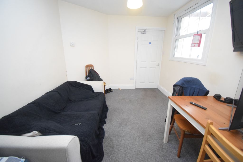 Property photo 3 of 7 Living Room