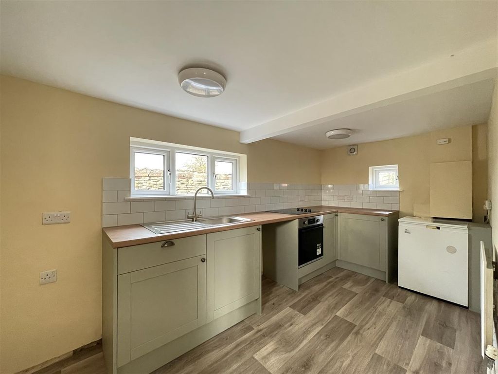 Property photo 3 of 20 Kitchen (3).Jpg