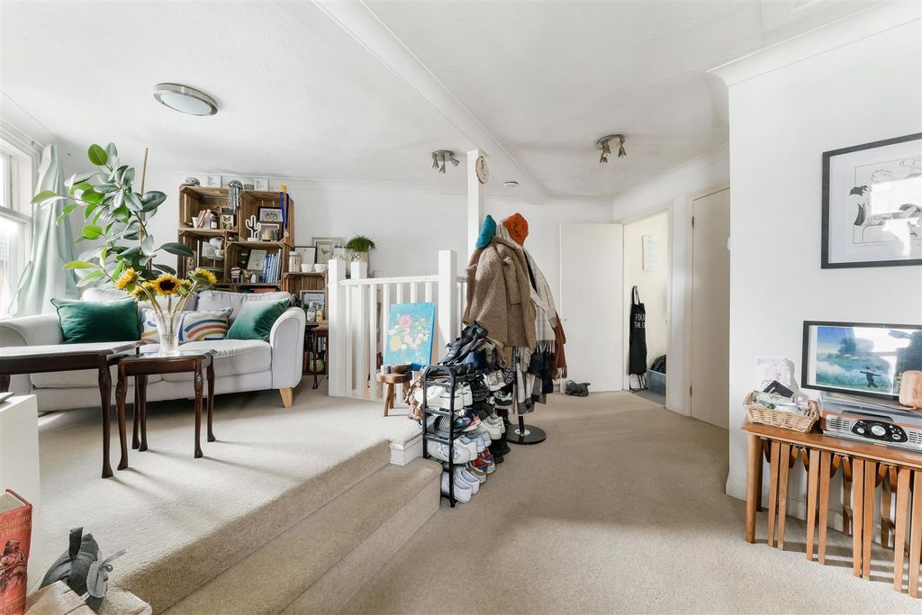 Property photo 1 of 13 High Street (14).Jpg
