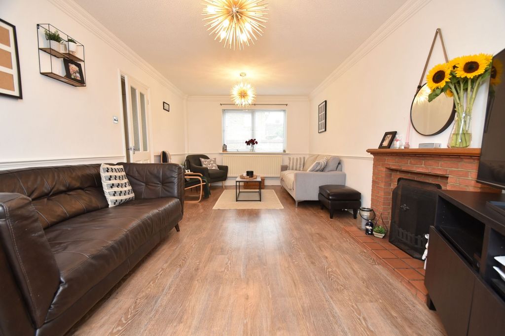 Property photo 3 of 19