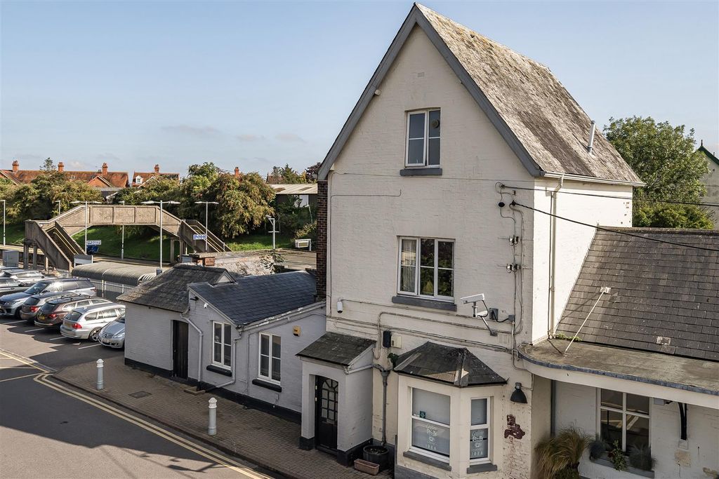 Property photo 1 of 35 1356354-1-68cd7946731A7.Jpg