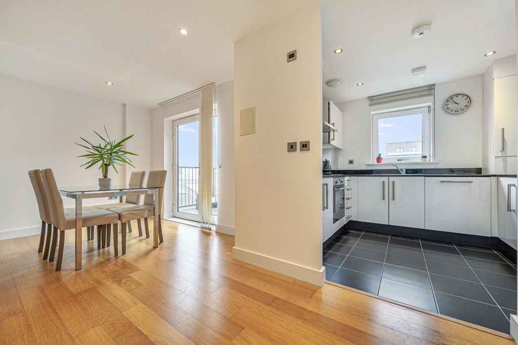 Property photo 1 of 17 1421102-5-69Aacc7...
