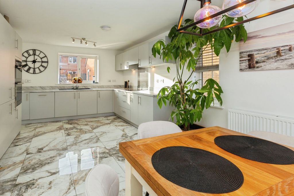 Property photo 3 of 20 Pbox-Img.Jpg