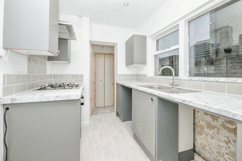 Property photo 2 of 12 Image