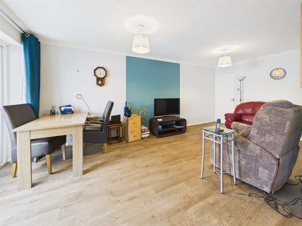 Property photo 3 of 11