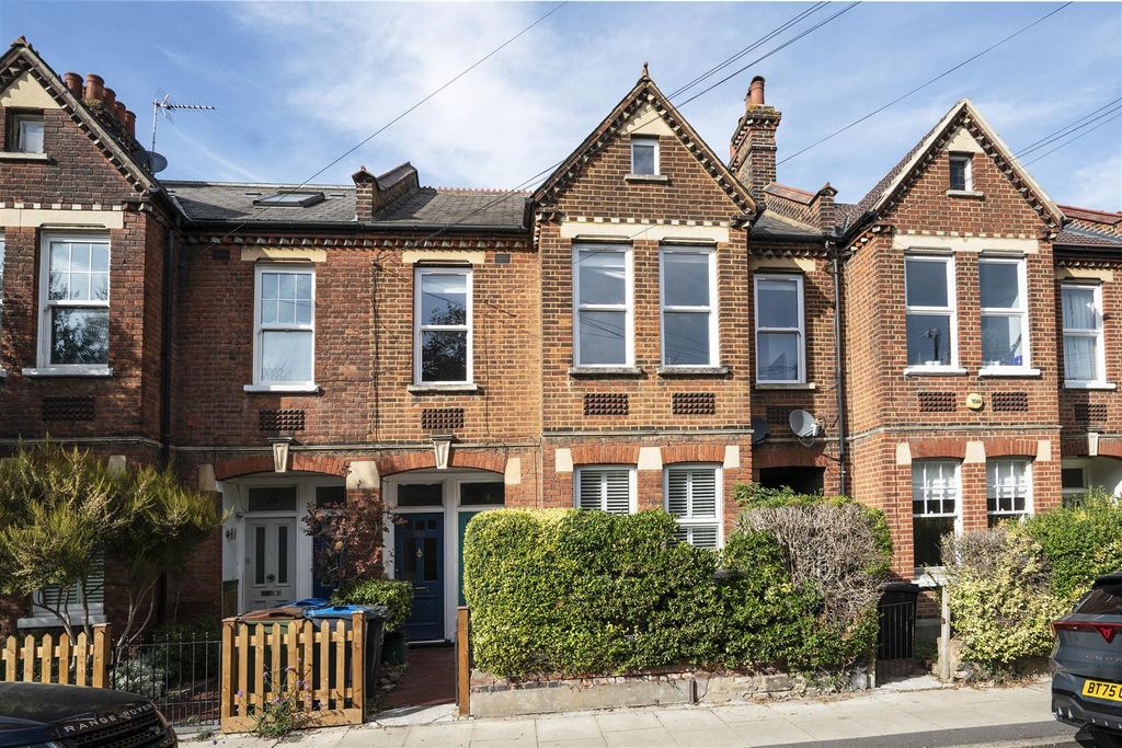 Property photo 1 of 11 34 Clarendon Road, London External 2.Jpg